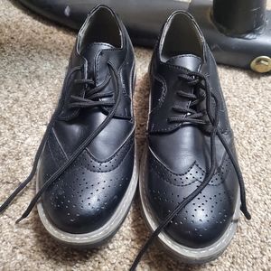 Boys black wingtips